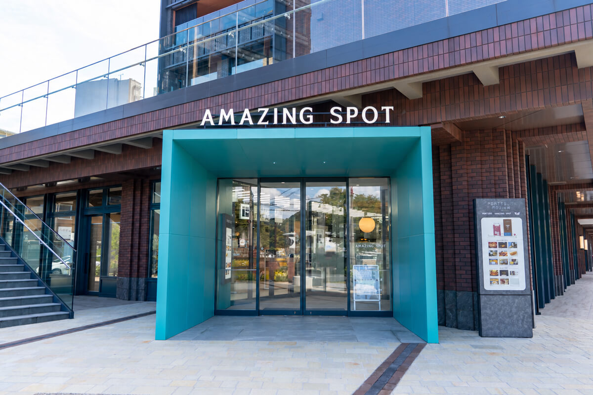 BEB5門司港の1・2階にあるAMAZING SPOT PORT TOWN MOJIKOの入口