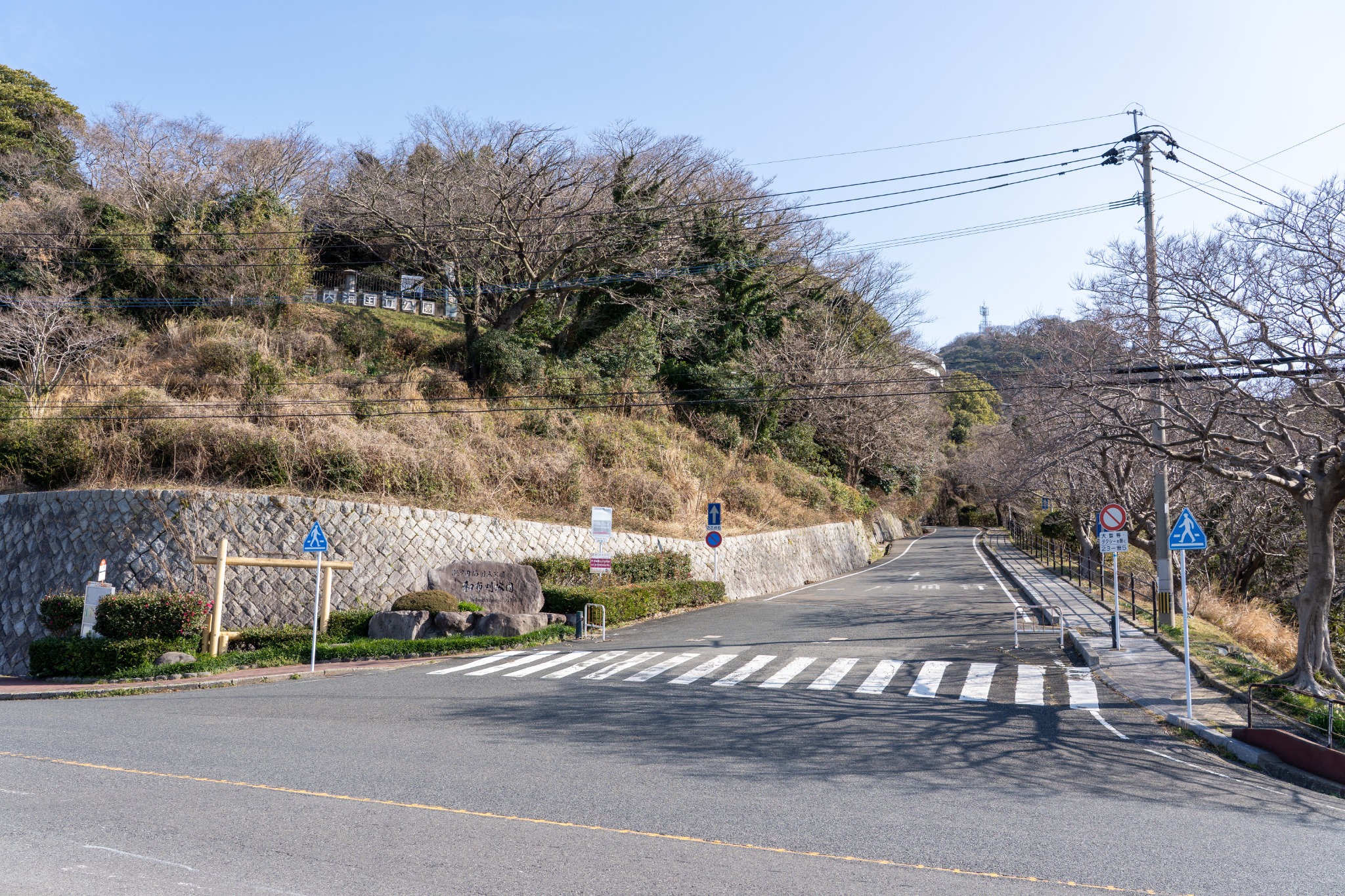 関門海峡沿いの和布刈公園へ続く道