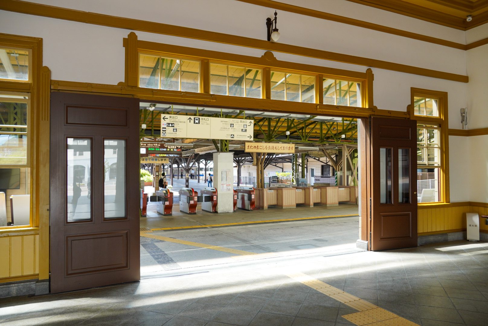 JR門司港駅の改札口