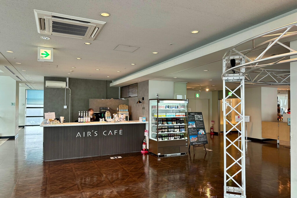 門司港レトロ展望室31階で営業していたエアーズカフェの店内